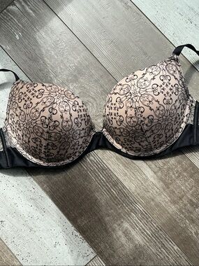 Victoria’s Secret Women’s Lace Overlay push-up, Black on Blush 34DD